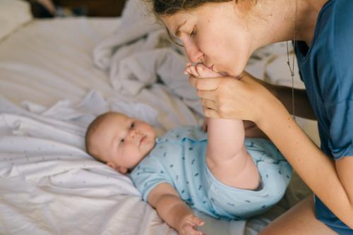 Hogyan kötődjünk az újszülött gyermekünkhöz?